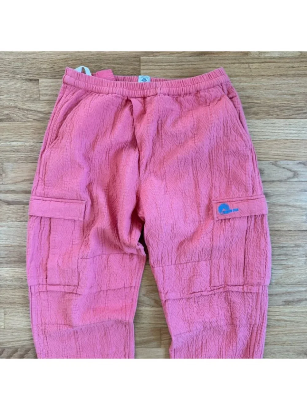 18 East x Standard Issue Textured Gorecki Cargo Pants in Salmon Medium